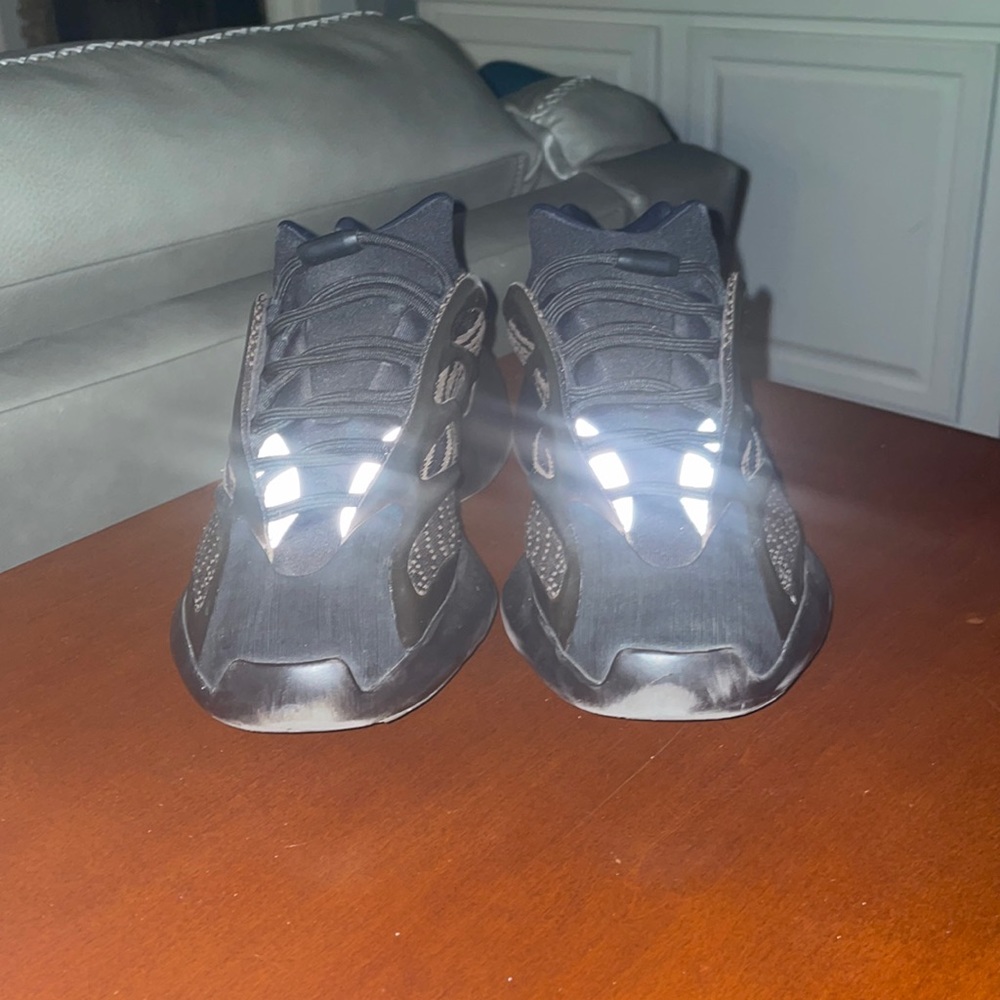 Yeezy 700 v3